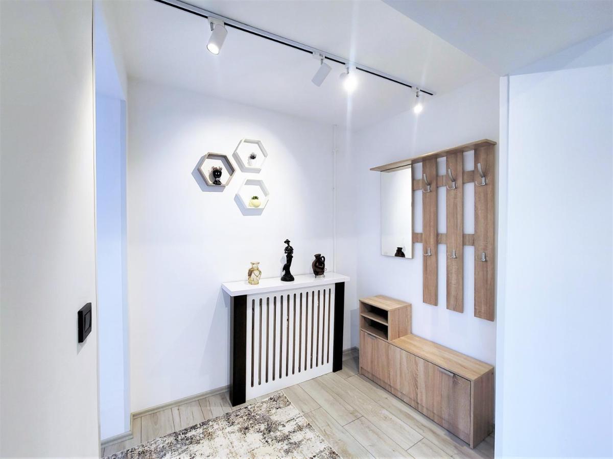 Cozy Apartment In พริสตีนา ภายนอก รูปภาพ