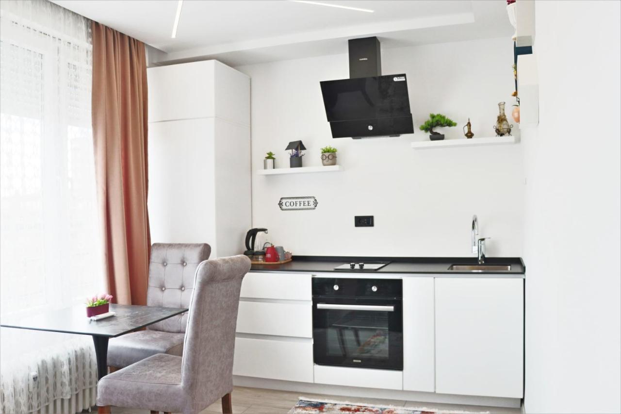 Cozy Apartment In พริสตีนา ภายนอก รูปภาพ